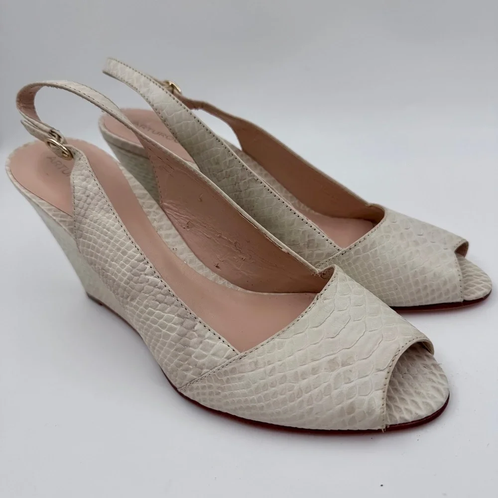Arturo Chiang Cream Snakeskin Women 10M Embossed Leather Peep Toe Wedge Sandals